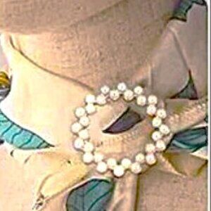 Natural pearl Laurel shaped Slide buckle for scarf or shirt